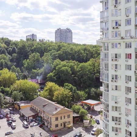 Navit Apartments With Breakfast, Near The Railway Station, The City Center And The Park Kiev Exteriör bild