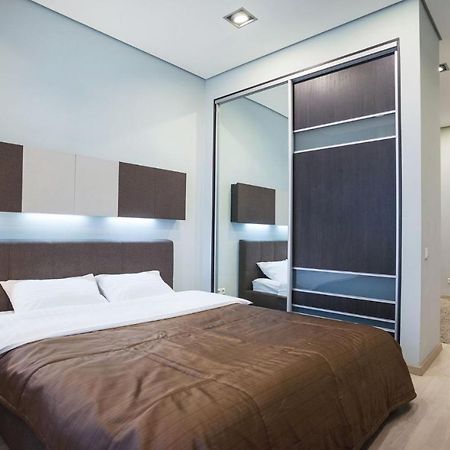Navit Apartments With Breakfast, Near The Railway Station, The City Center And The Park Kiev Exteriör bild