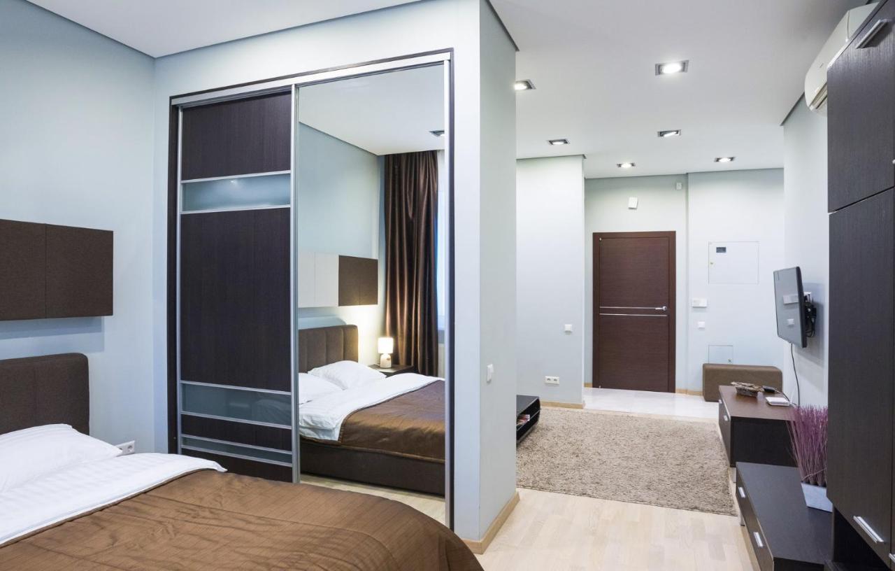 Navit Apartments With Breakfast, Near The Railway Station, The City Center And The Park Kiev Exteriör bild