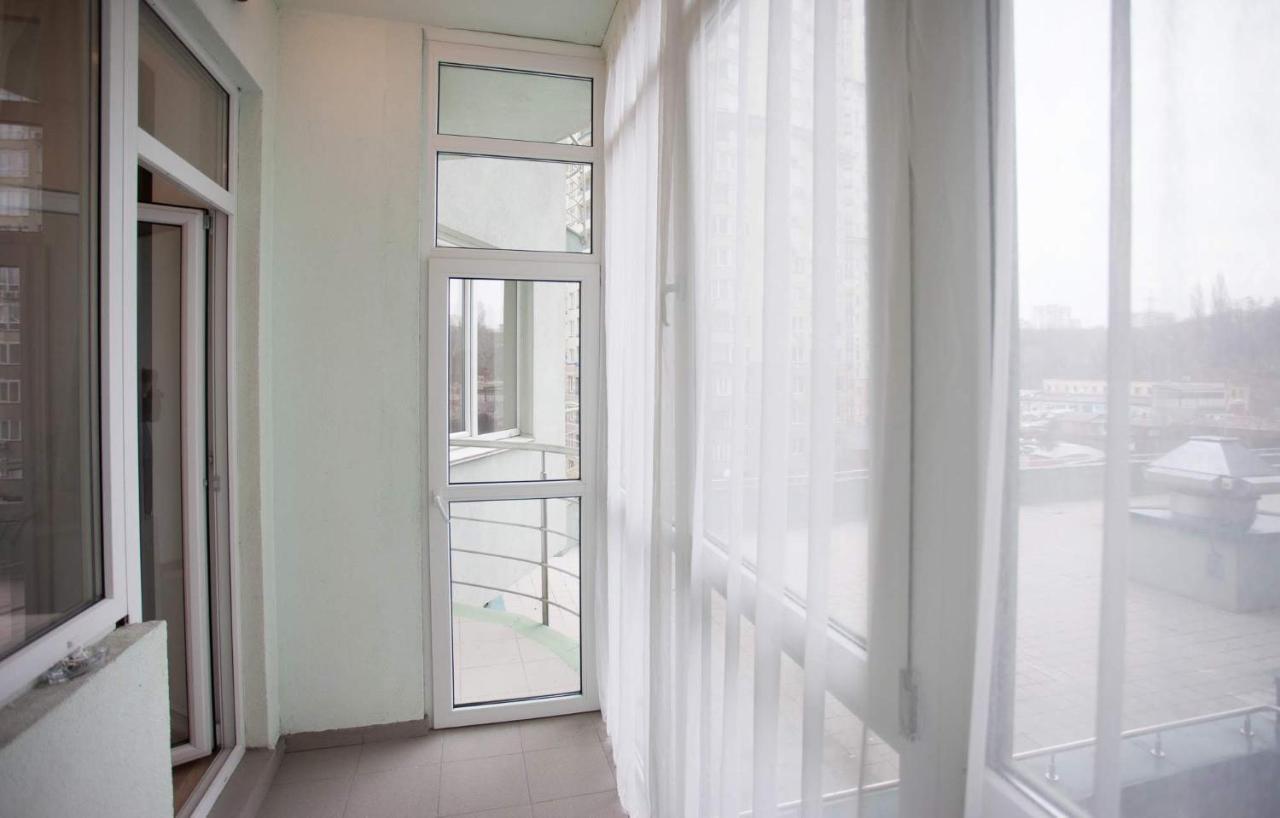 Navit Apartments With Breakfast, Near The Railway Station, The City Center And The Park Kiev Exteriör bild