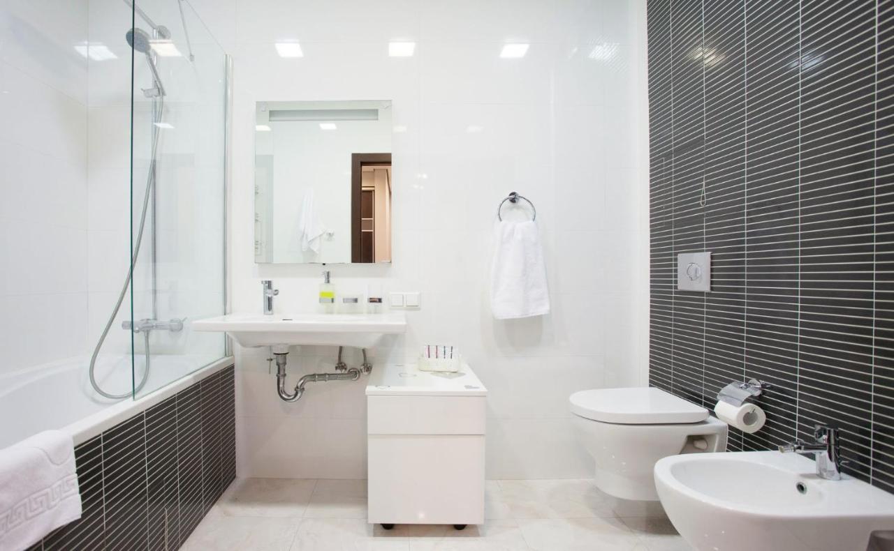 Navit Apartments With Breakfast, Near The Railway Station, The City Center And The Park Kiev Exteriör bild