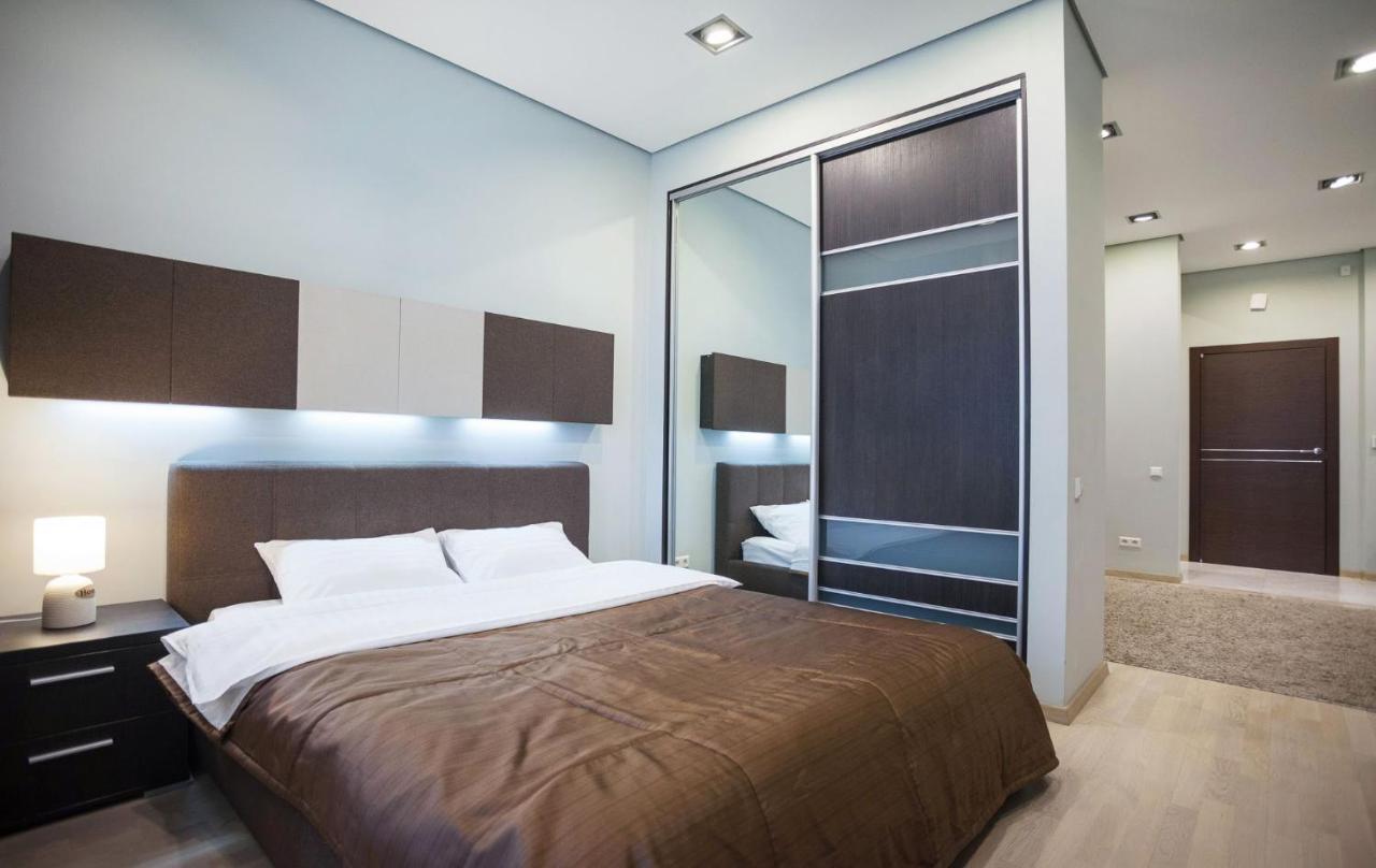 Navit Apartments With Breakfast, Near The Railway Station, The City Center And The Park Kiev Exteriör bild