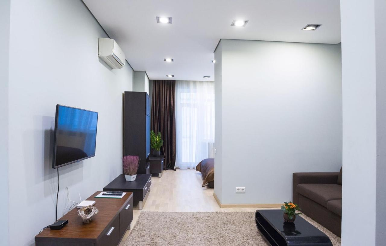 Navit Apartments With Breakfast, Near The Railway Station, The City Center And The Park Kiev Exteriör bild