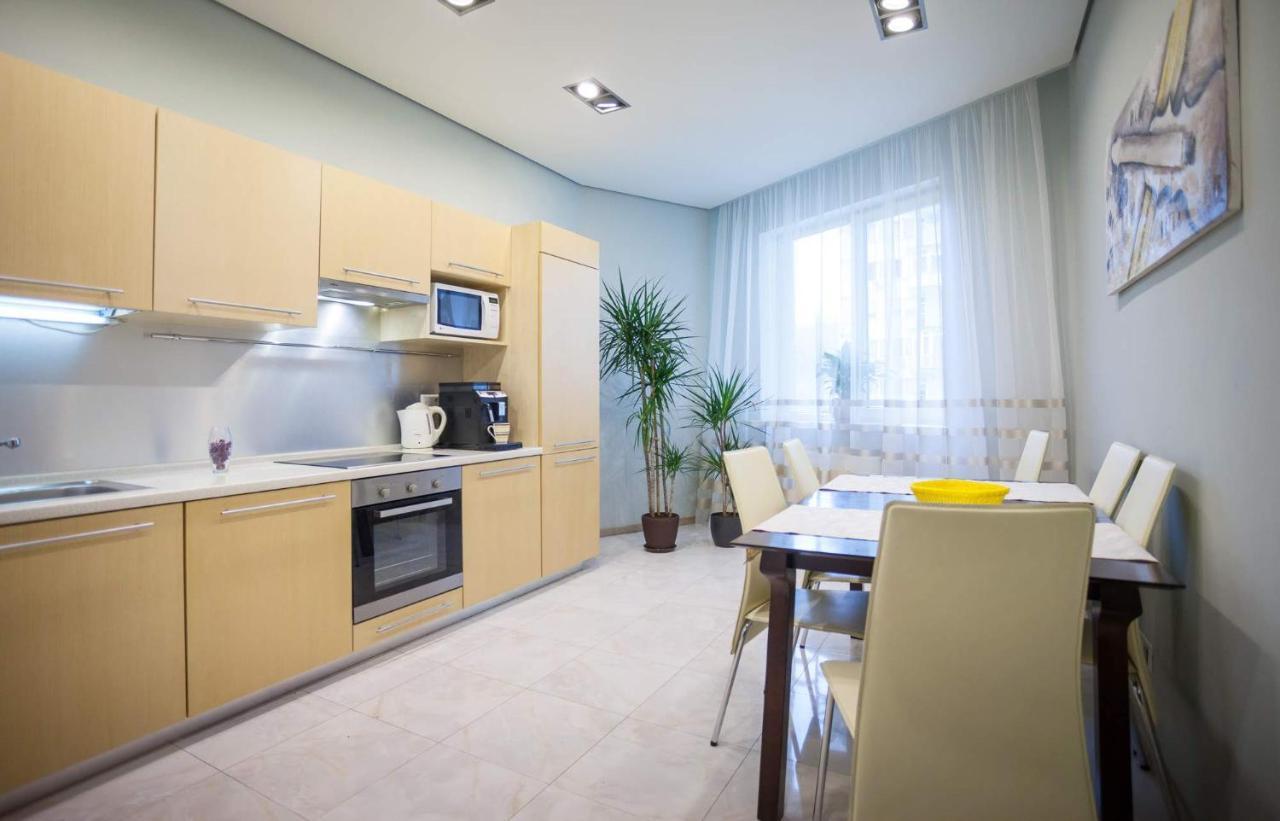Navit Apartments With Breakfast, Near The Railway Station, The City Center And The Park Kiev Exteriör bild