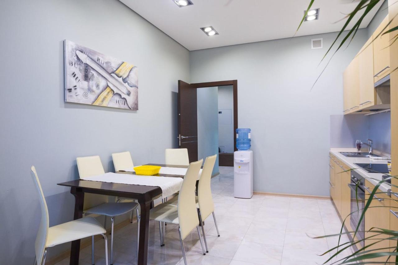Navit Apartments With Breakfast, Near The Railway Station, The City Center And The Park Kiev Exteriör bild